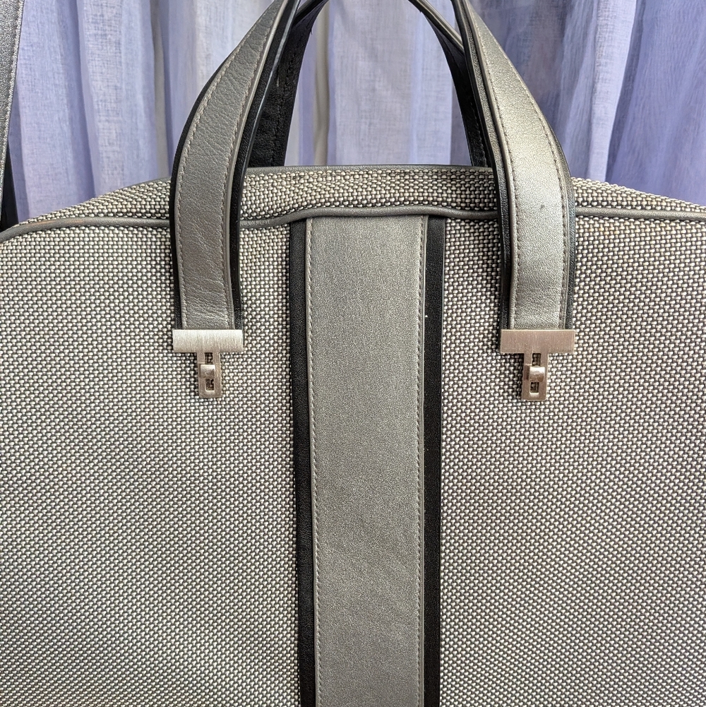Tumi Elements Laptop Carryall. EUC.